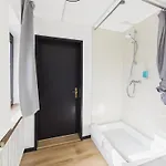Апартаменты Crown Living Basic - Self Check-in - Free Parking - Highspeed Wifi - Ideal For And Work