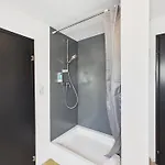 Apartment Crown Living Basic - Self Check-in - Free Parking - Highspeed Wifi - Ideal For And Work *