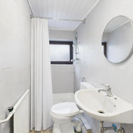 Crown Living Basic - Self Check-in - Free Parking - Highspeed Wifi - Ideal For And Work Fussach