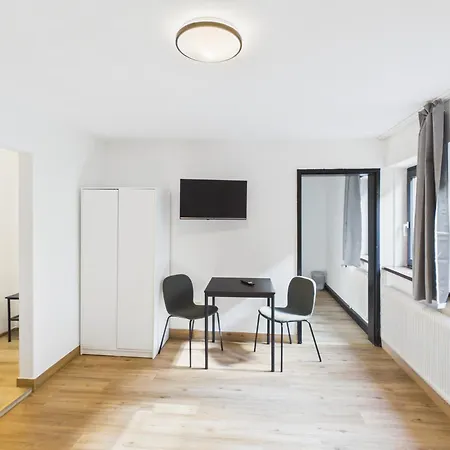 アパート Crown Living Basic - Mit Kueche, Kostenloser Parkplatz, Wlan, Self Check-in, Ideal Fuer Feriengaeste Und Geschaeftsreisende *