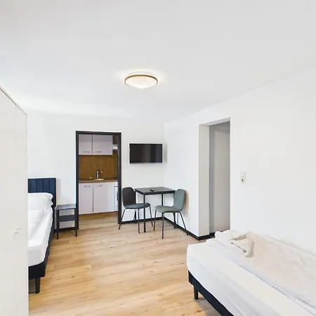 Crown Living Basic - Mit Kueche, Kostenloser Parkplatz, Wlan, Self Check-in, Ideal Fuer Feriengaeste Und Geschaeftsreisende *