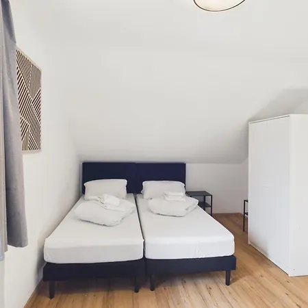 アパート Crown Living Basic - Mit Kueche, Kostenloser Parkplatz, Wlan, Self Check-in, Ideal Fuer Feriengaeste Und Geschaeftsreisende