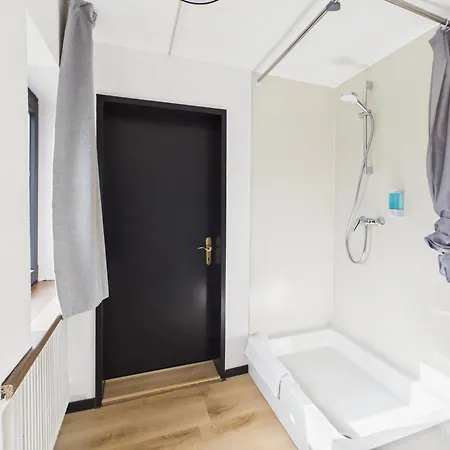 Apartment Crown Living Basic - Self Check-in - Free Parking - Highspeed Wifi - Ideal For And Work