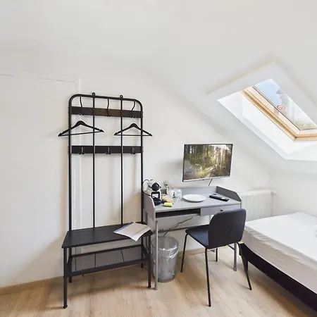Apartment Crown Living Basic - Self Check-in - Free Parking - Highspeed Wifi - Ideal For And Work *