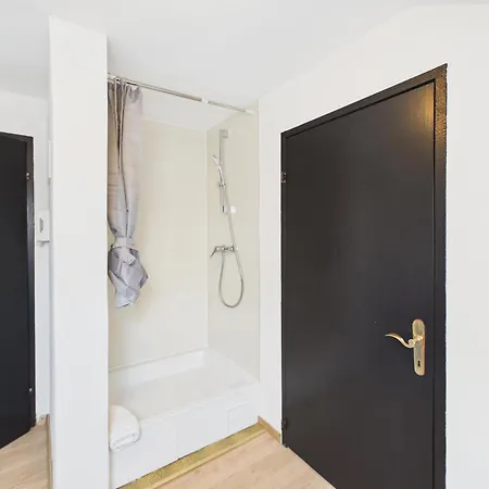 Crown Living Basic - Self Check-in - Free Parking - Highspeed Wifi - Ideal For And Work Apartment Fussach