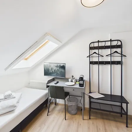 Crown Living Basic - Self Check-in - Free Parking - Highspeed Wifi - Ideal For And Work Fussach