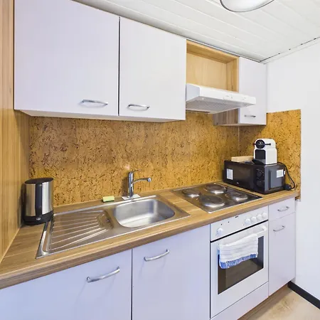 Crown Living Basic - Self Check-in - Free Parking - Highspeed Wifi - Ideal For And Work