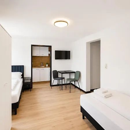 Apartment Crown Living Basic - Self Check-in - Free Parking - Highspeed Wifi - Ideal For And Work