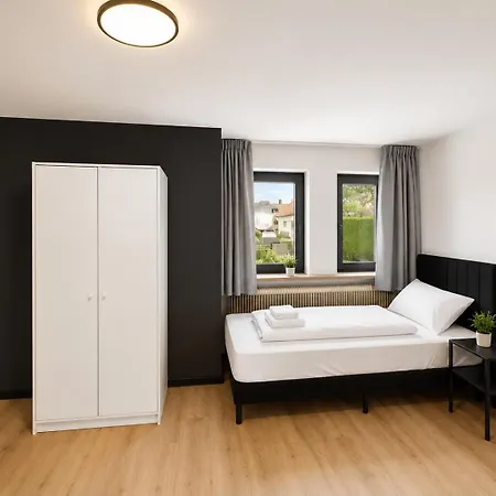 Crown Living Basic - Self Check-in - Free Parking - Highspeed Wifi - Ideal For And Work Apartment