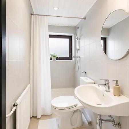 Crown Living Basic - Self Check-in - Free Parking - Highspeed Wifi - Ideal For And Work Fussach
