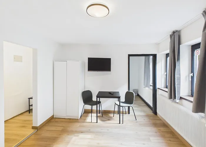 アパート Crown Living Basic - Mit Kueche, Kostenloser Parkplatz, Wlan, Self Check-in, Ideal Fuer Feriengaeste Und Geschaeftsreisende *