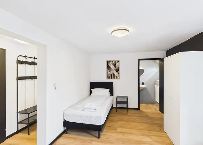 Crown Living Basic - Mit Kueche, Kostenloser Parkplatz, Wlan, Self Check-in, Ideal Fuer Feriengaeste Und Geschaeftsreisende アパート