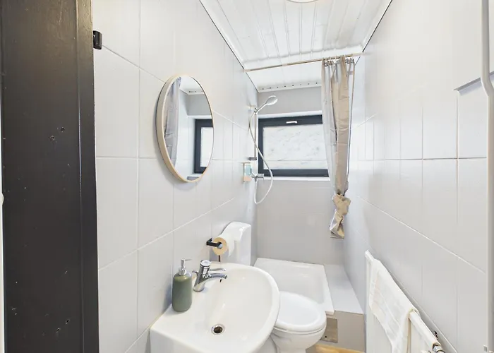 アパート Crown Living Basic - Mit Kueche, Kostenloser Parkplatz, Wlan, Self Check-in, Ideal Fuer Feriengaeste Und Geschaeftsreisende