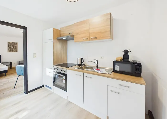 Crown Living Basic - Mit Kueche, Kostenloser Parkplatz, Wlan, Self Check-in, Ideal Fuer Feriengaeste Und Geschaeftsreisende アパート