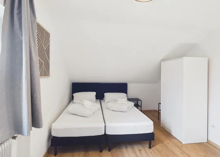 アパート Crown Living Basic - Mit Kueche, Kostenloser Parkplatz, Wlan, Self Check-in, Ideal Fuer Feriengaeste Und Geschaeftsreisende