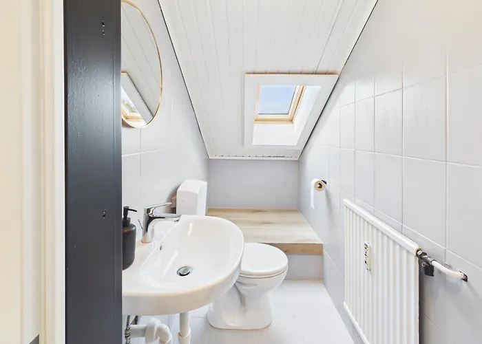 Crown Living Basic - Mit Kueche, Kostenloser Parkplatz, Wlan, Self Check-in, Ideal Fuer Feriengaeste Und Geschaeftsreisende