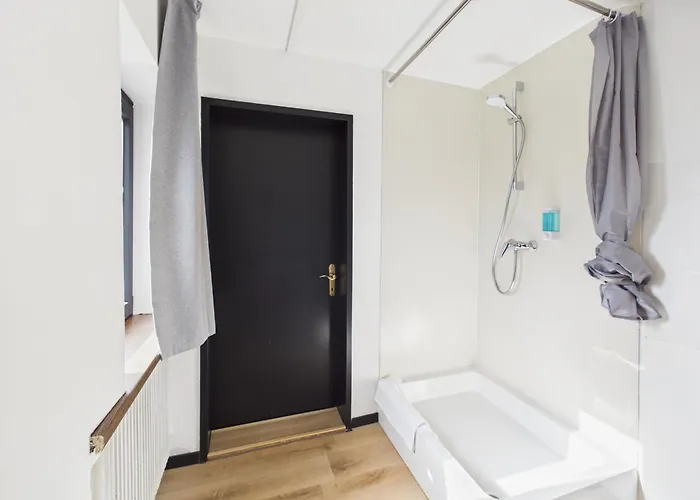 アパート Crown Living Basic - Mit Kueche, Kostenloser Parkplatz, Wlan, Self Check-in, Ideal Fuer Feriengaeste Und Geschaeftsreisende