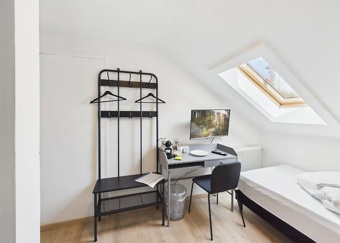 アパート Crown Living Basic - Mit Kueche, Kostenloser Parkplatz, Wlan, Self Check-in, Ideal Fuer Feriengaeste Und Geschaeftsreisende *