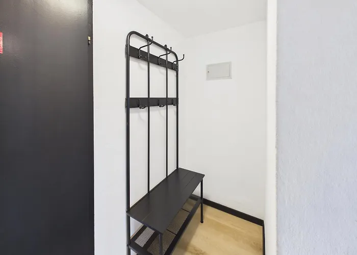 Crown Living Basic - Mit Kueche, Kostenloser Parkplatz, Wlan, Self Check-in, Ideal Fuer Feriengaeste Und Geschaeftsreisende アパート *