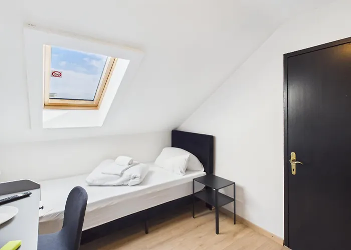 Crown Living Basic - Mit Kueche, Kostenloser Parkplatz, Wlan, Self Check-in, Ideal Fuer Feriengaeste Und Geschaeftsreisende アパート *