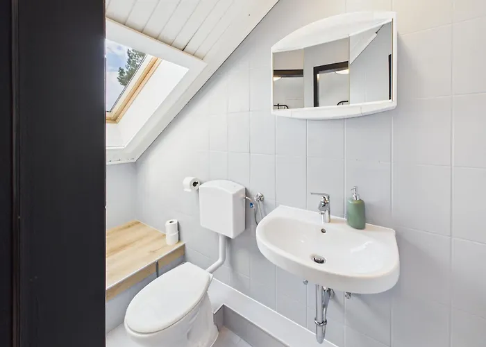 アパート Crown Living Basic - Mit Kueche, Kostenloser Parkplatz, Wlan, Self Check-in, Ideal Fuer Feriengaeste Und Geschaeftsreisende