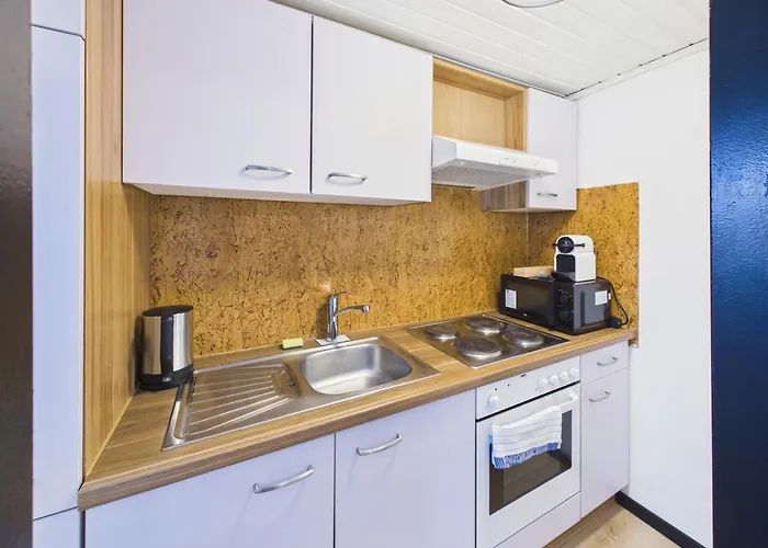 Crown Living Basic - Mit Kueche, Kostenloser Parkplatz, Wlan, Self Check-in, Ideal Fuer Feriengaeste Und Geschaeftsreisende